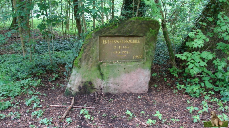 Ritterstein Nr. 267-2a Entersweilermühle 12.-13.Jahrh. 1715-1954.JPG - Ritterstein Nr.267 Entersweilermühle 12.-13.Jahrh. 1715-1954